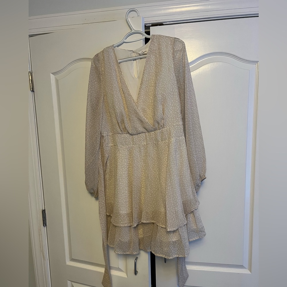 Elegant Cream Layered Women's dress XL